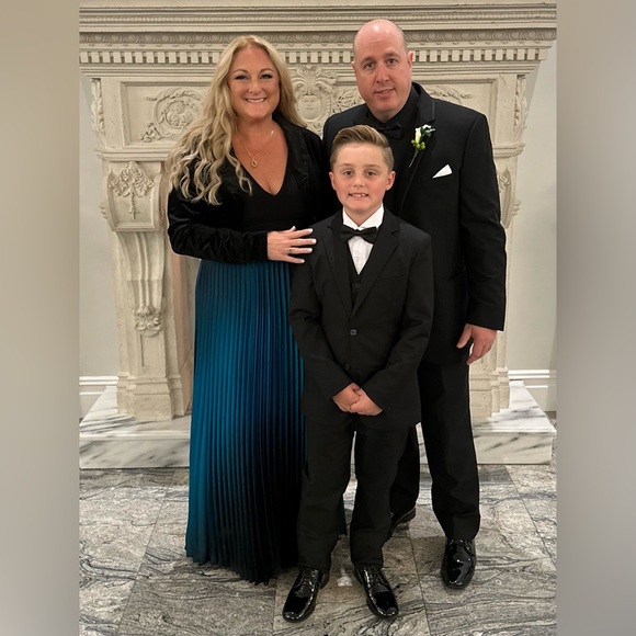 Welcome to my Closet! Thanks for stopping by. - Picture 3 of 17